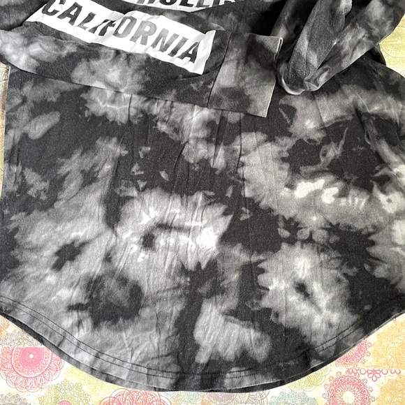 Hollister Men’s Long-sleeve Crew Neck Tee’s (Set of 2) - Picture 3 of 4